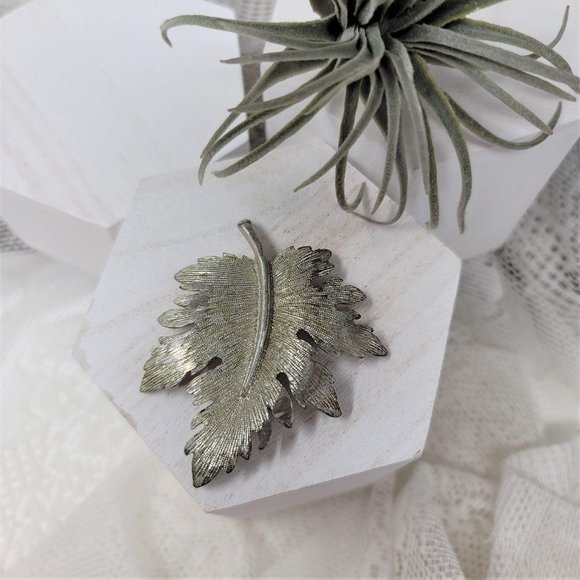 Vintage EMMONS Marked Brushed Silver Leaf Brooch - Picture 2 of 6